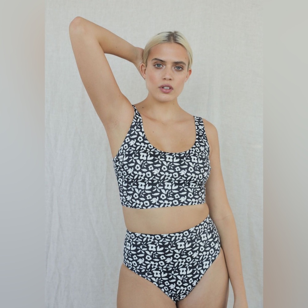 *NEW TAGS ON* Lokiki Maya High waist Bikini Bottom - Size Large - Palma Print
